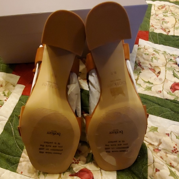 SHOES - Picture 6 of 8